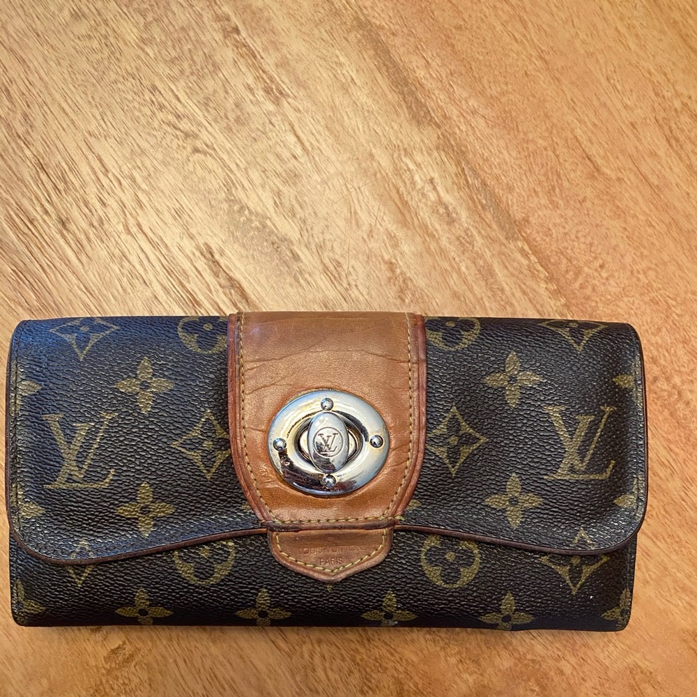 Authentic LV Sarah Wallet